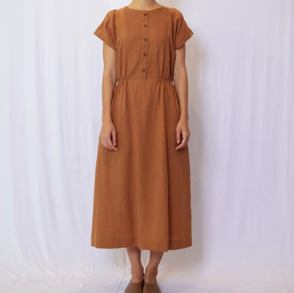 A mente Dresses & Skirts - Midi linen dress